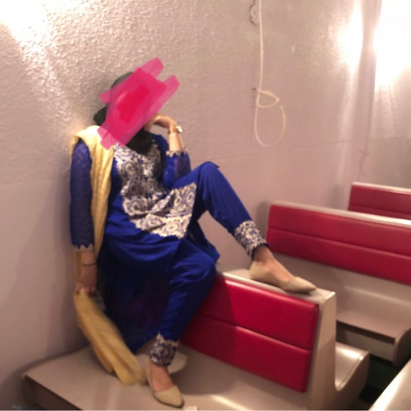 Blue Pakistani suit - Picture 4 of 7